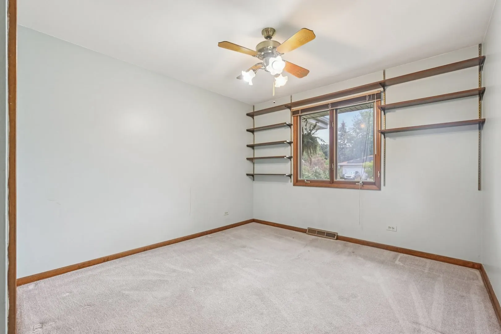 698 Hiawatha Drive IL