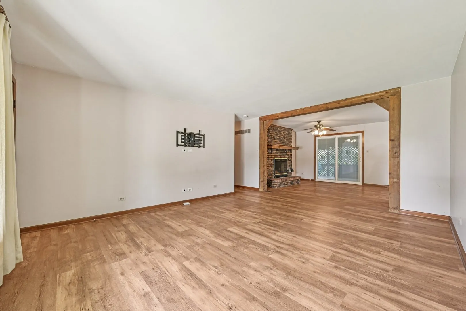 698 Hiawatha Drive IL