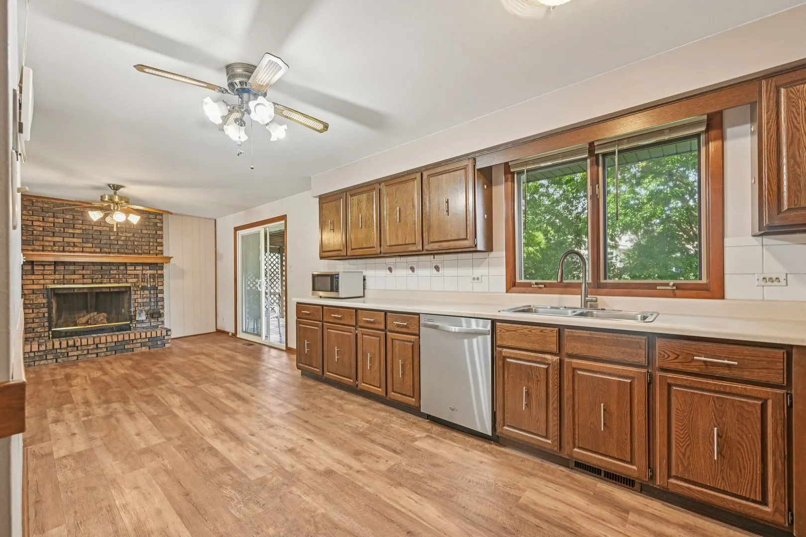 698 Hiawatha Drive IL