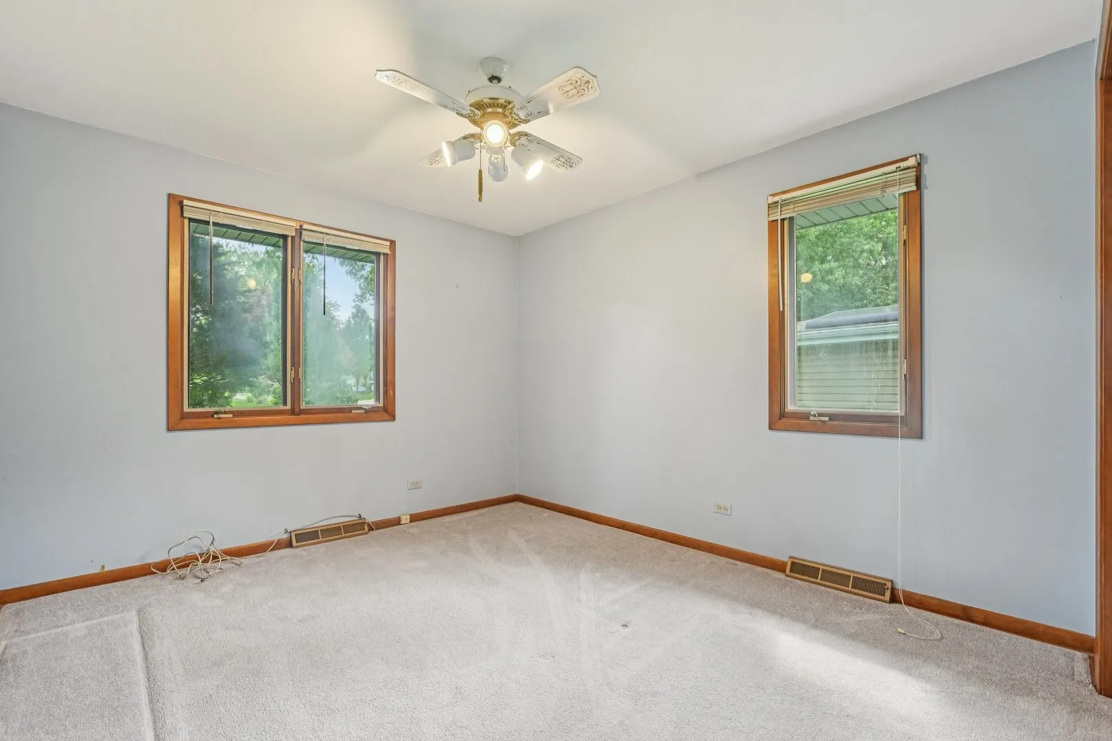 698 Hiawatha Drive IL
