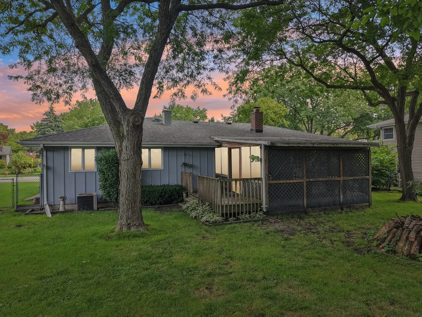 698 Hiawatha Drive IL