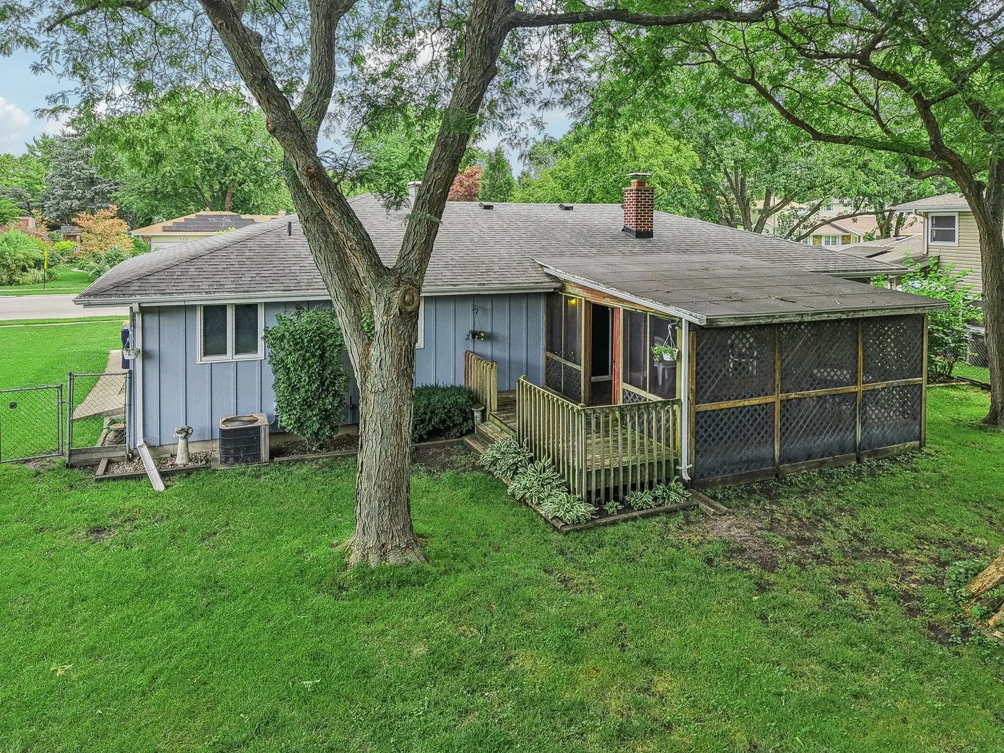 698 Hiawatha Drive IL