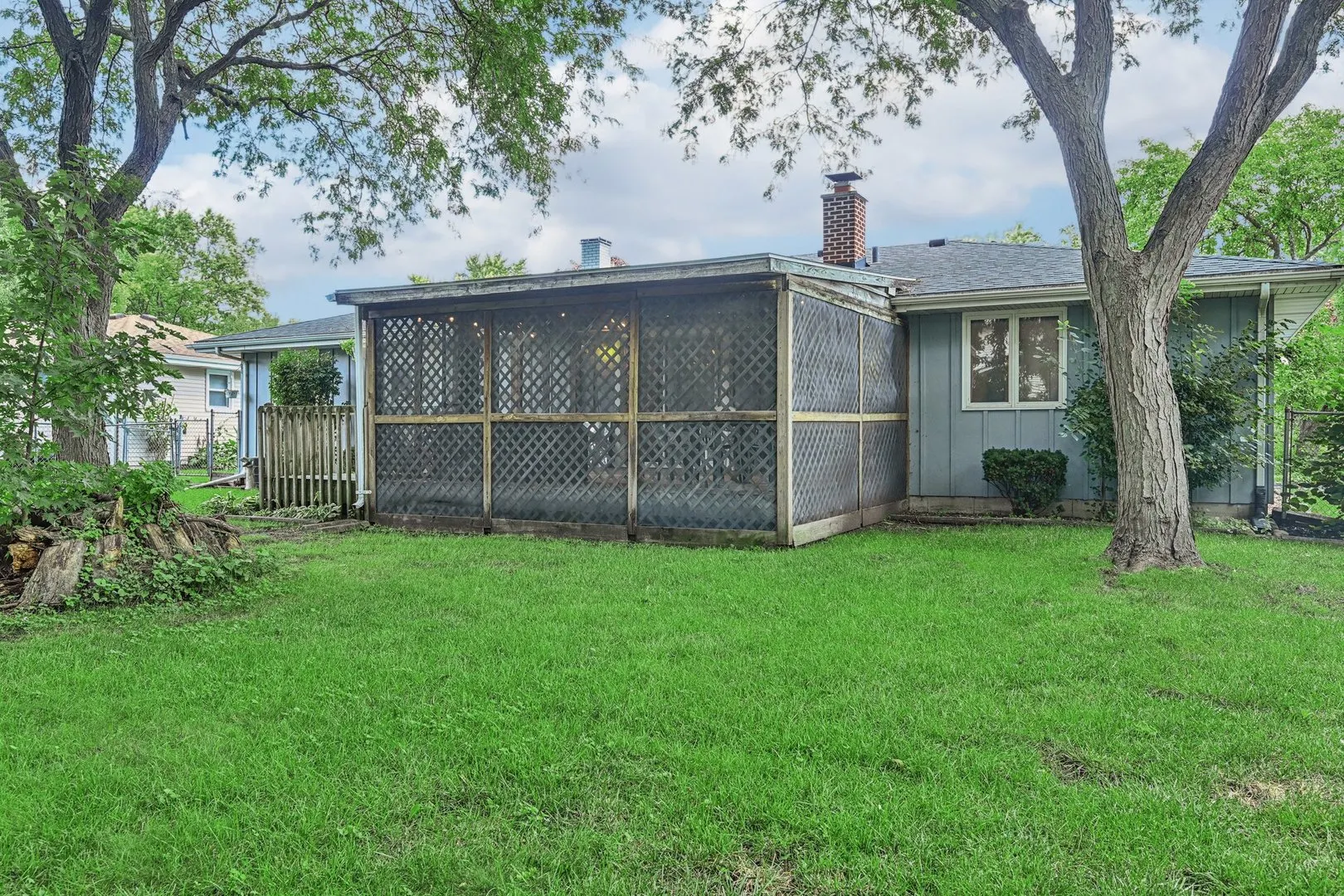 698 Hiawatha Drive IL