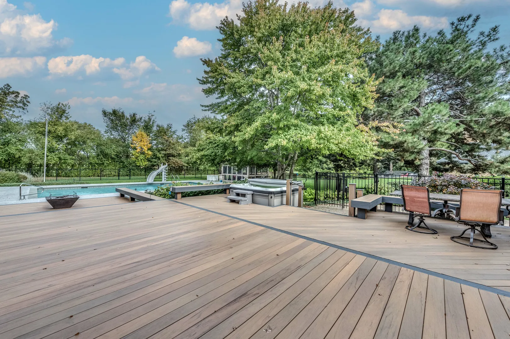4143 Three Lakes Court IL
