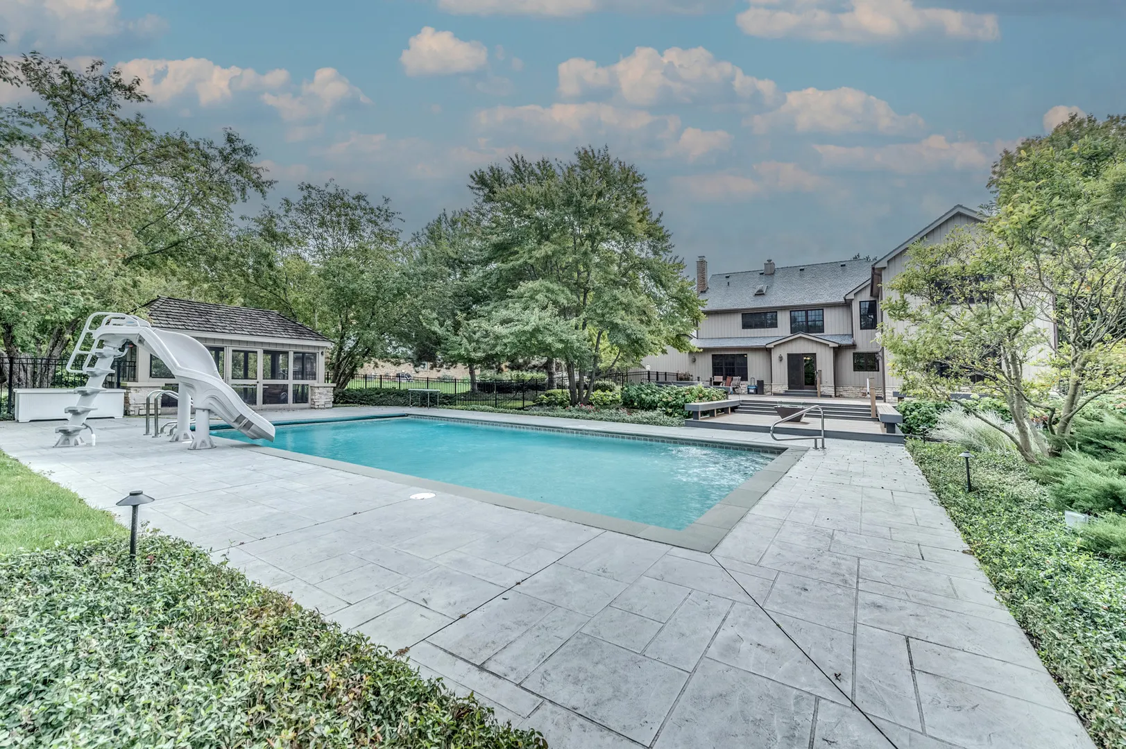 4143 Three Lakes Court IL