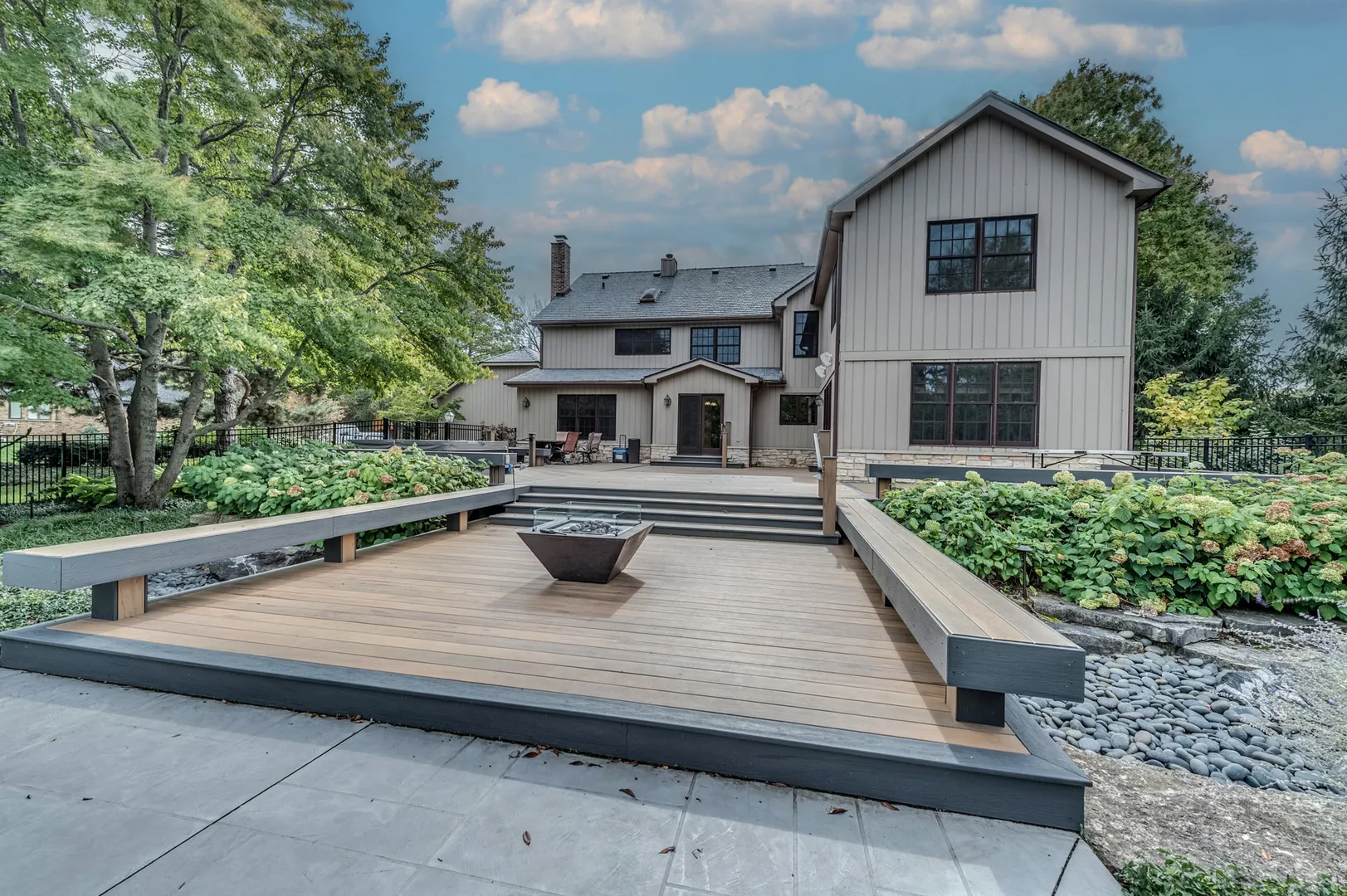 4143 Three Lakes Court IL
