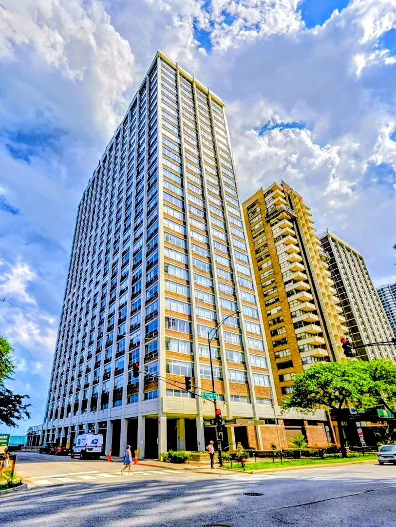 6171 N Sheridan Road 402 IL