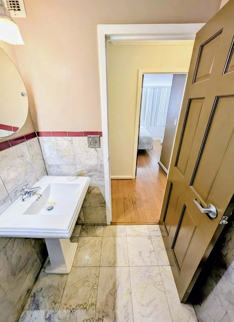 6171 N Sheridan Road 402 IL
