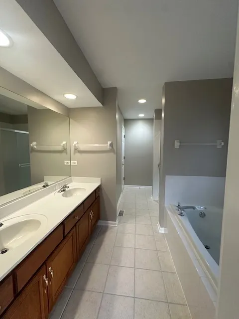 2047 James Leigh Drive IL