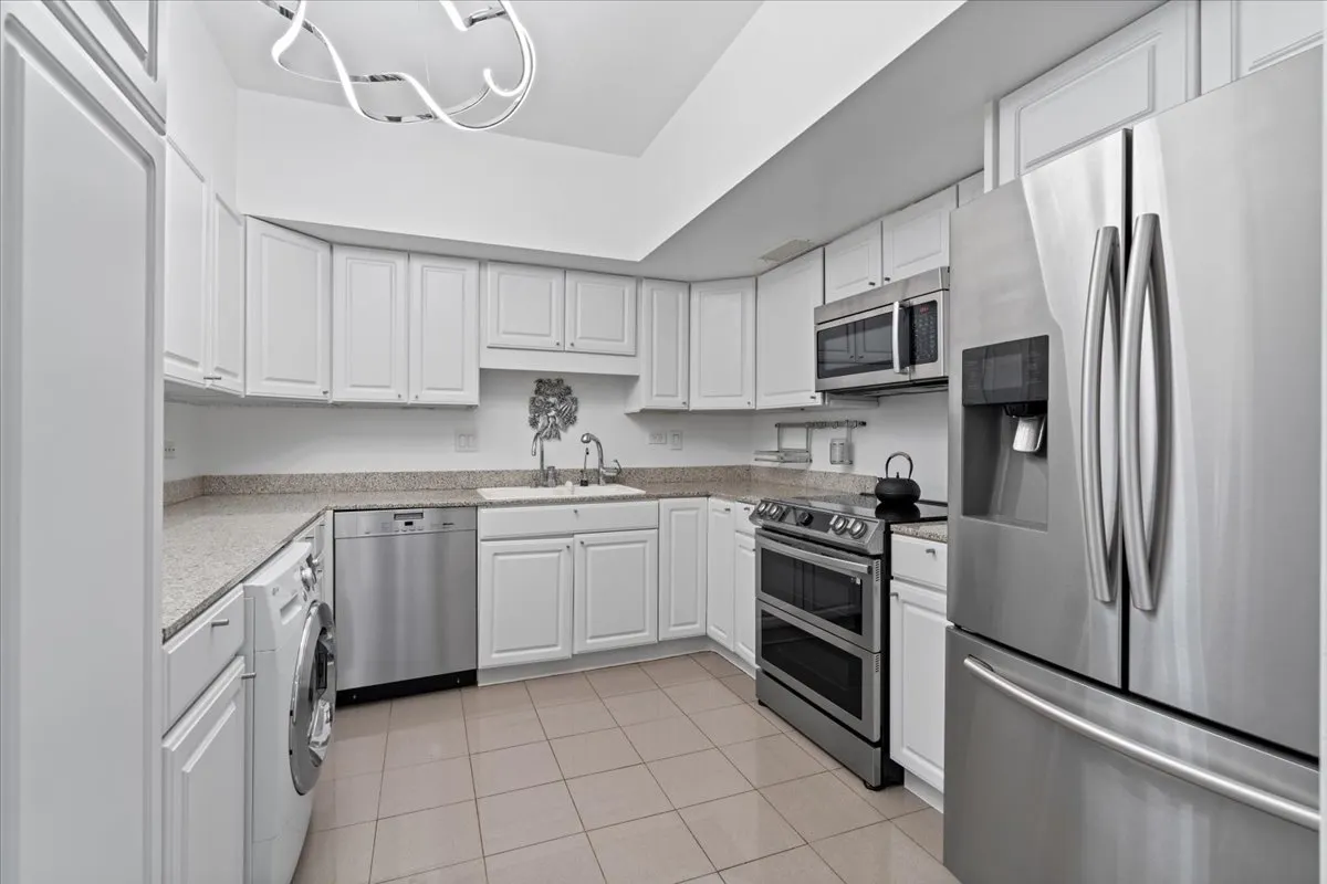 175 E Delaware Place 7008 IL