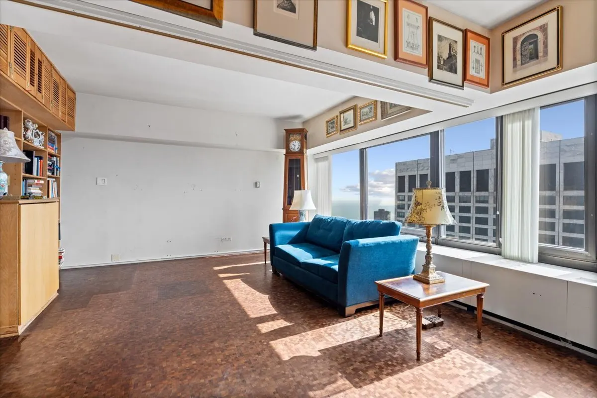 175 E Delaware Place 7008 IL