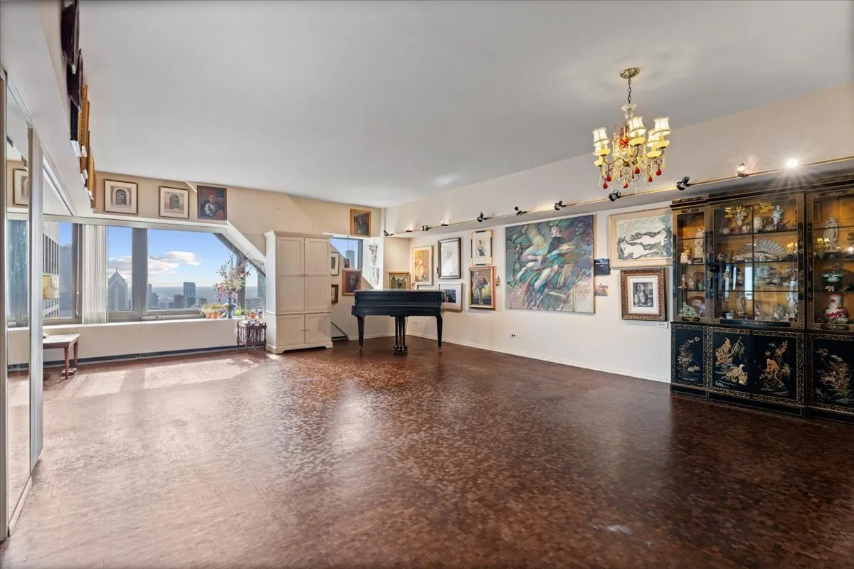 175 E Delaware Place 7008 IL