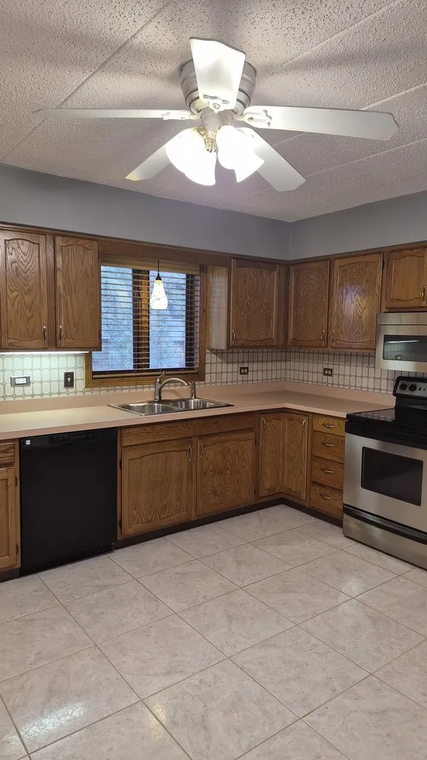 10845 S 84th Avenue 2A IL