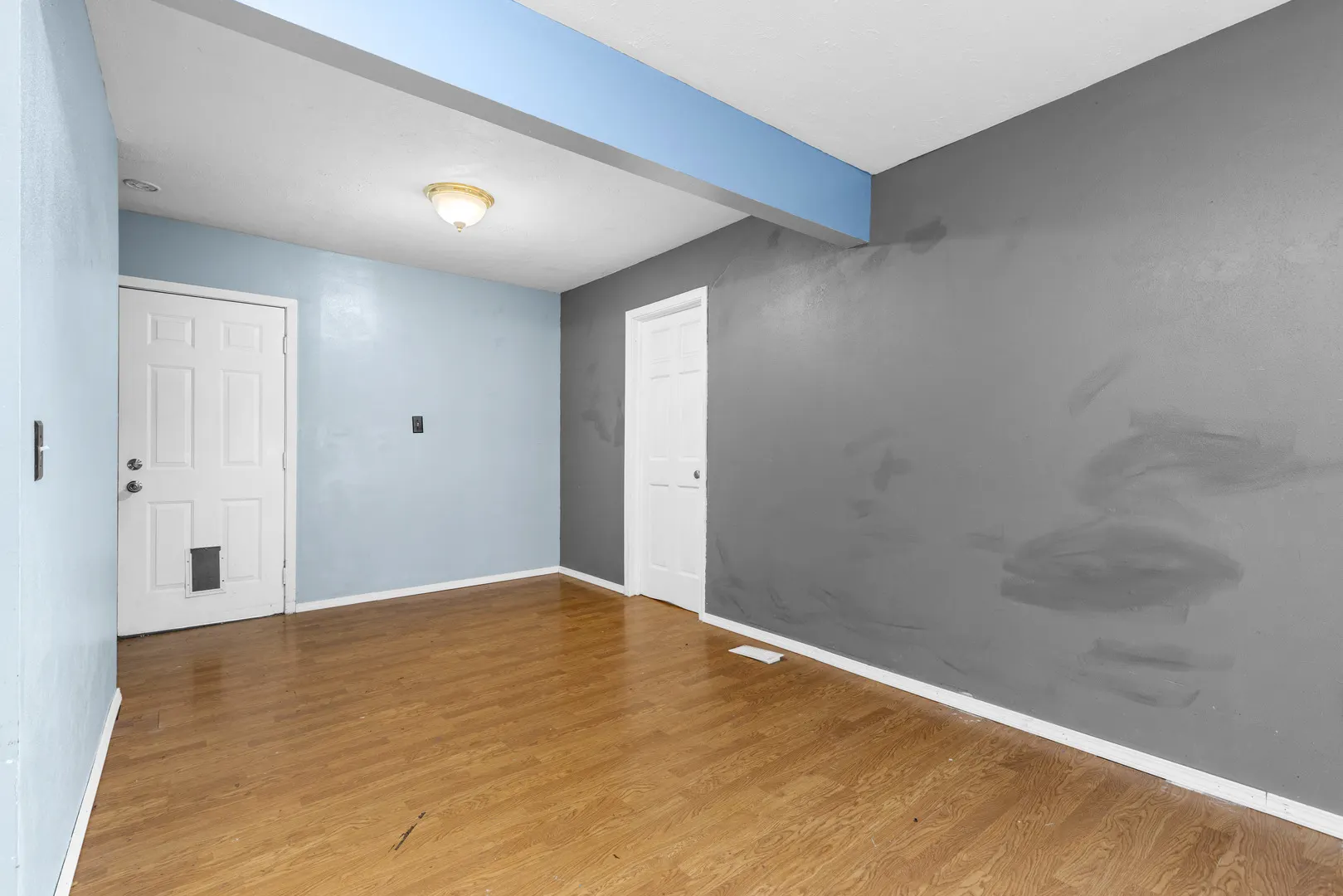 122 W Main Street IL
