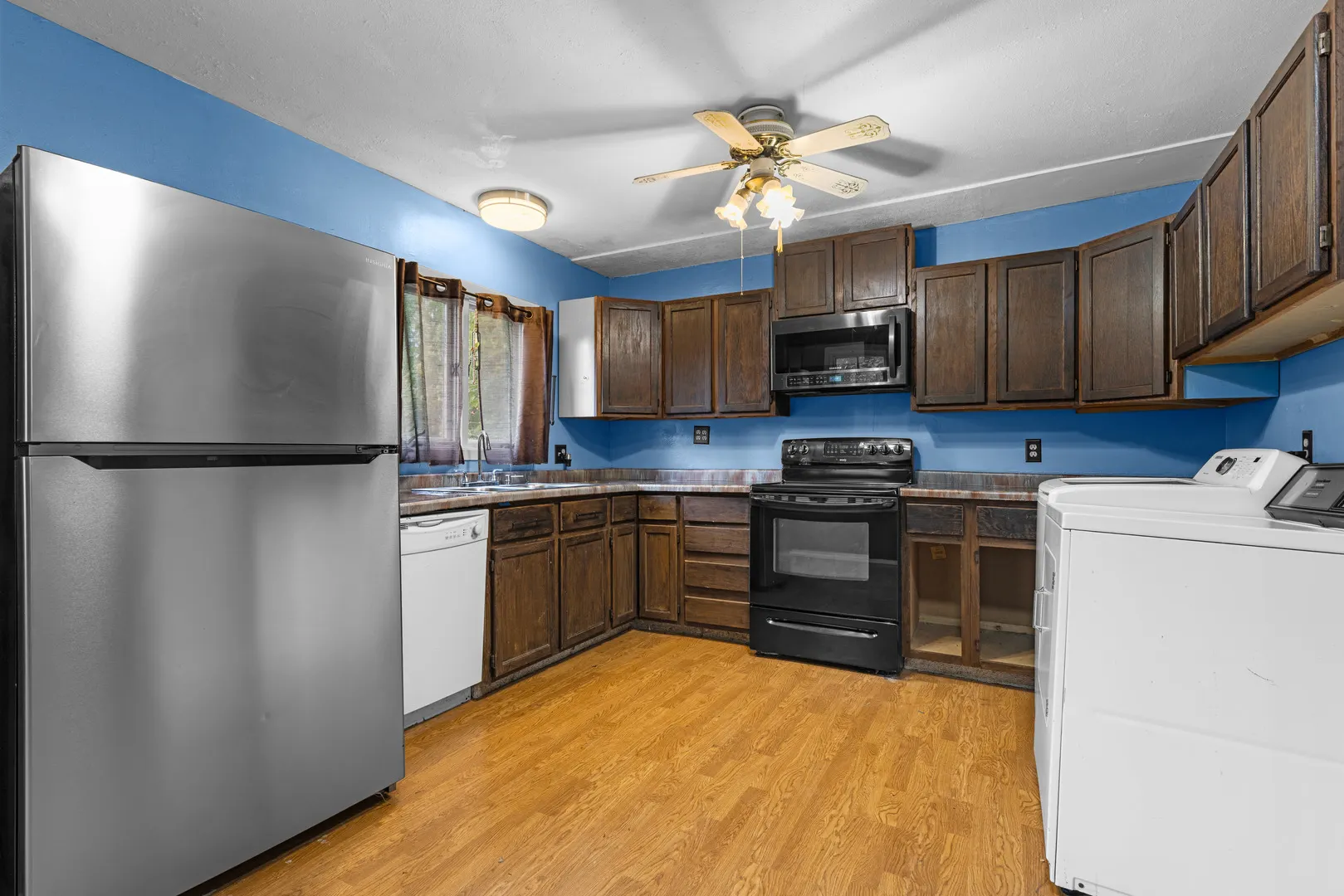 122 W Main Street IL