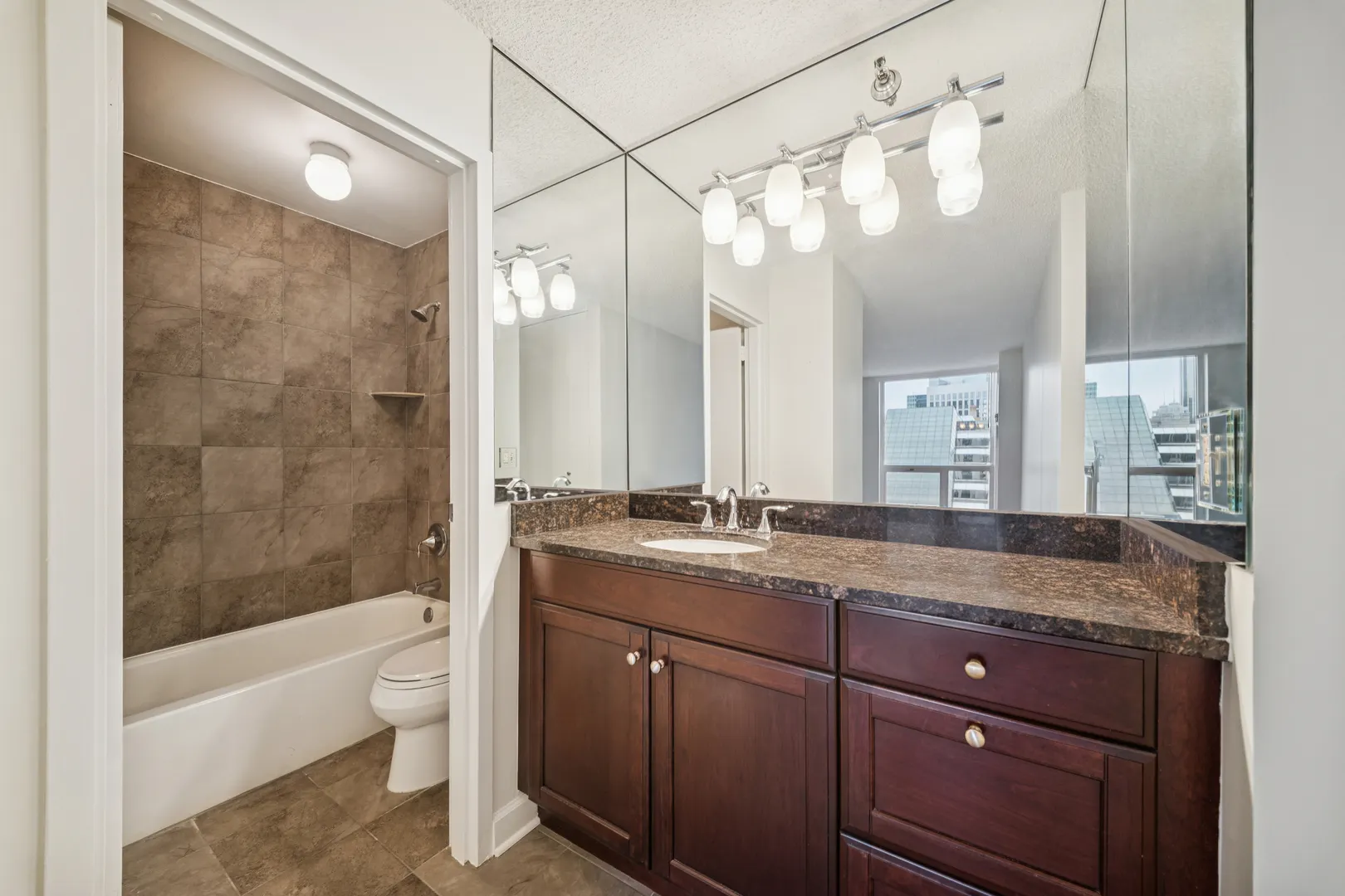 200 N Dearborn Street 3402 IL