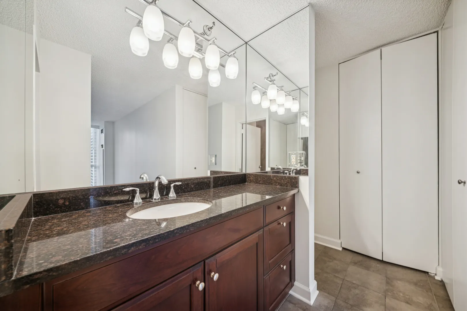 200 N Dearborn Street 3402 IL