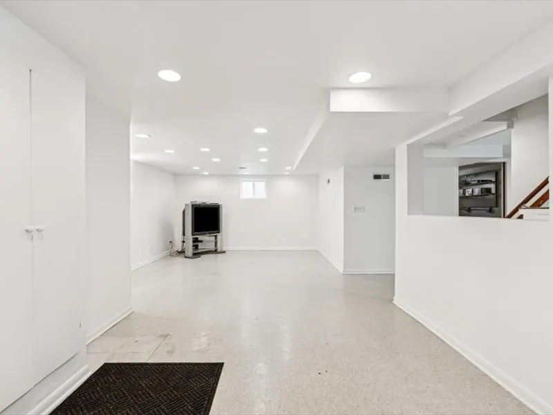 1625 N 73rd Court IL