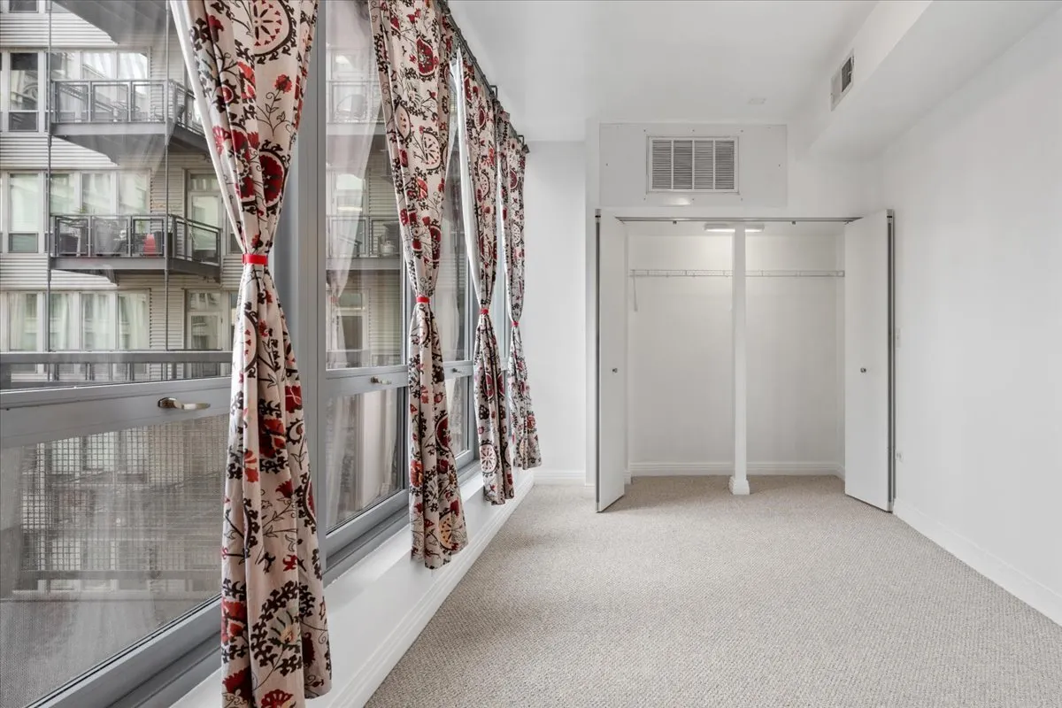 565 W Quincy Street 1216 IL