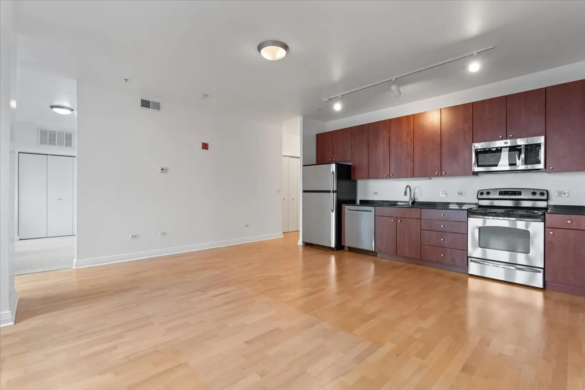 565 W Quincy Street 1216 IL