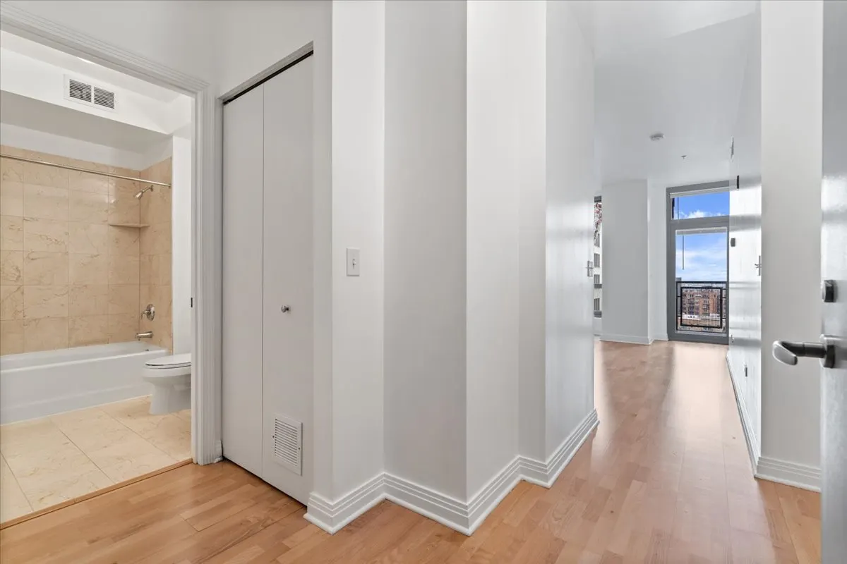 565 W Quincy Street 1216 IL