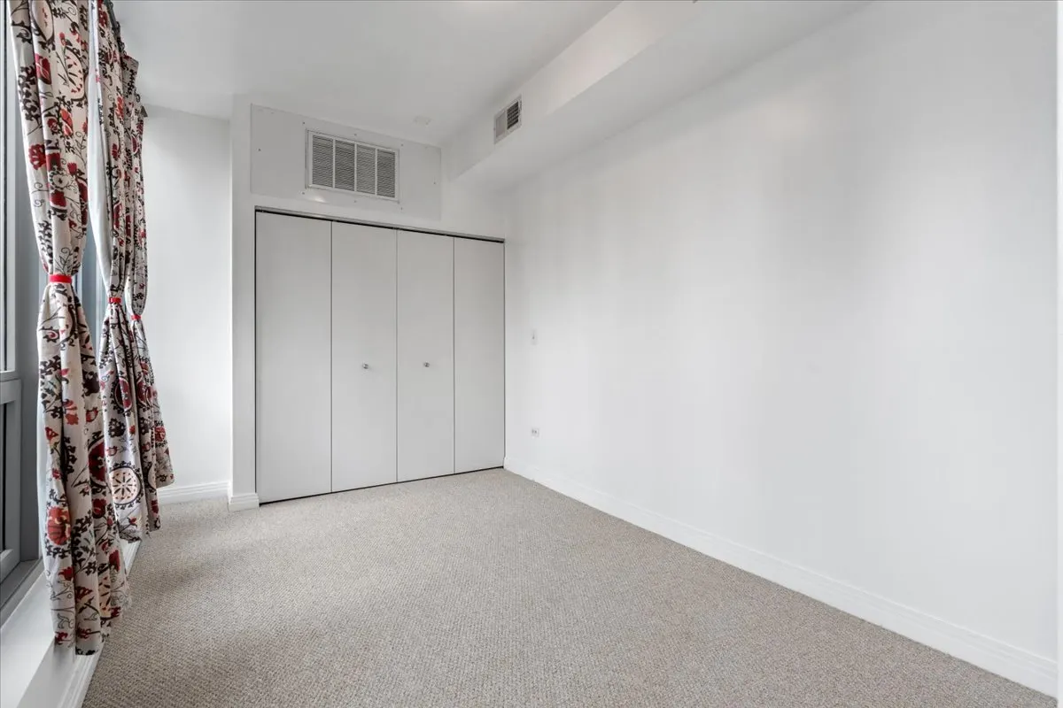 565 W Quincy Street 1216 IL