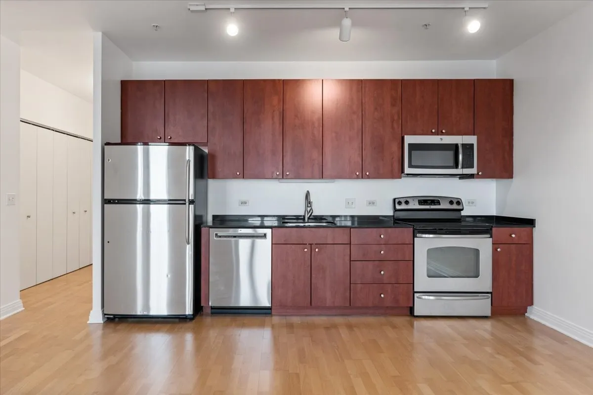 565 W Quincy Street 1216 IL