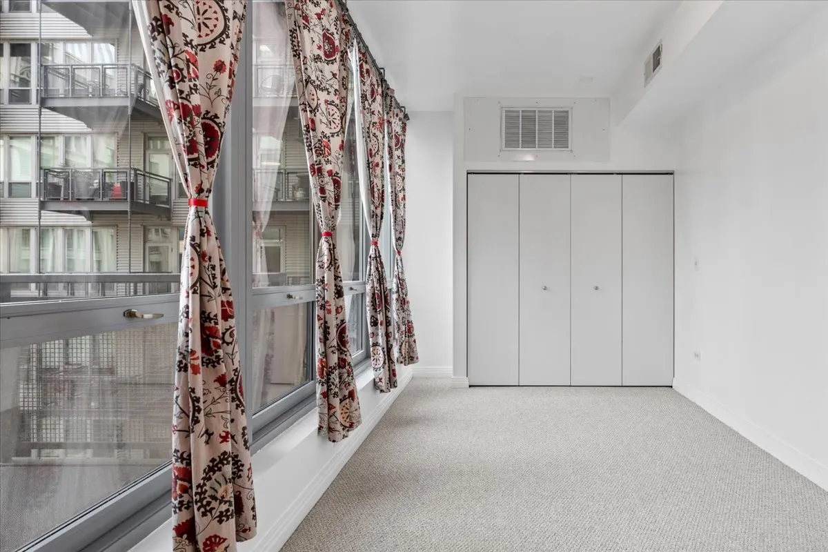 565 W Quincy Street 1216 IL