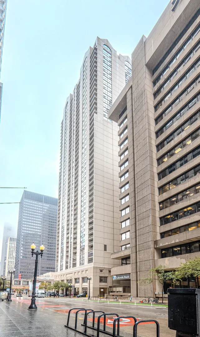 200 N Dearborn Street 2105 IL