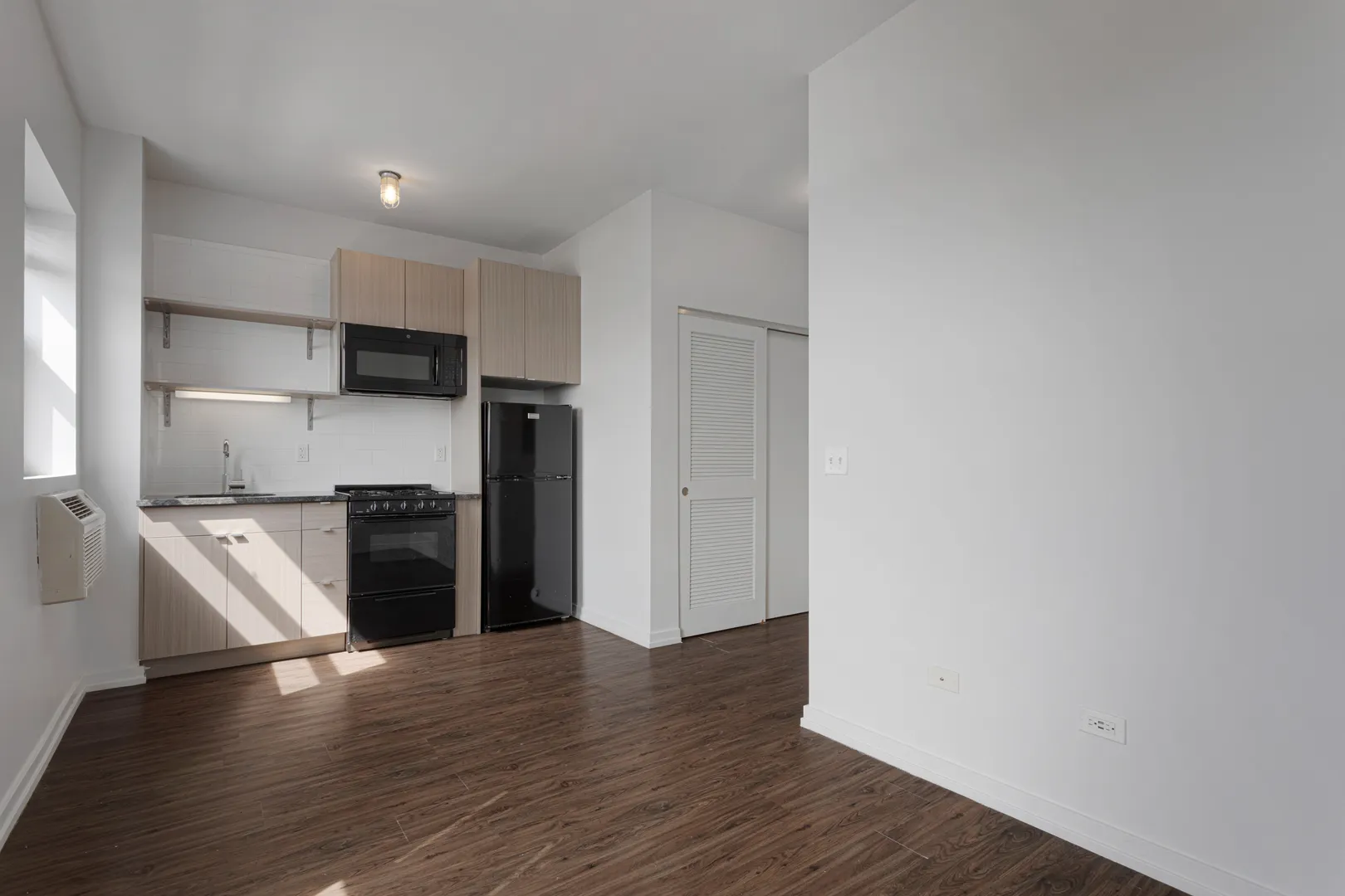 1325 W Wilson Avenue 1003 IL