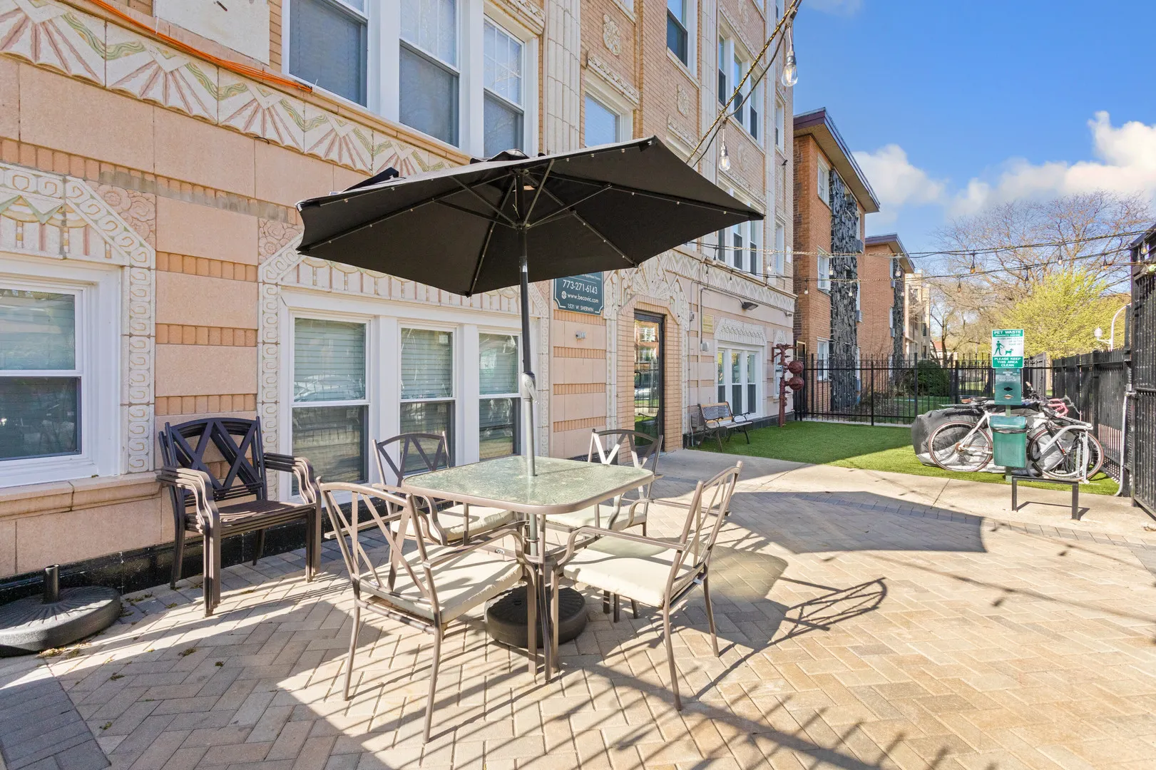 1521 W Sherwin Avenue 105 IL