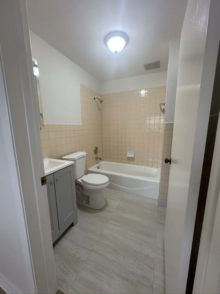 8164 W Forest Preserve Avenue 2N IL