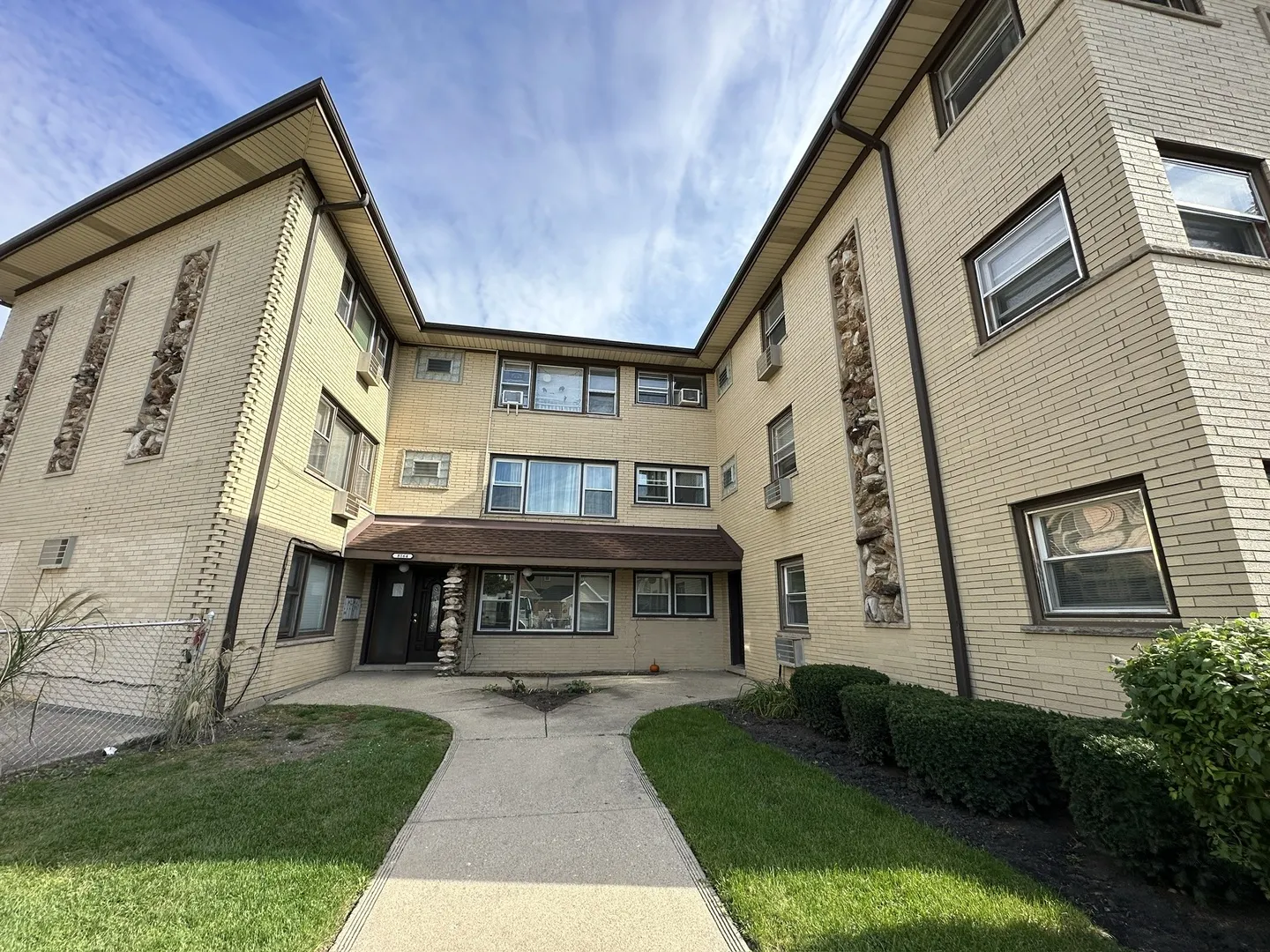 8164 W Forest Preserve Avenue 2N IL