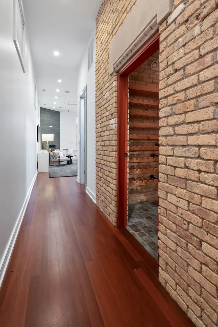 1850 W THOMAS Street IL