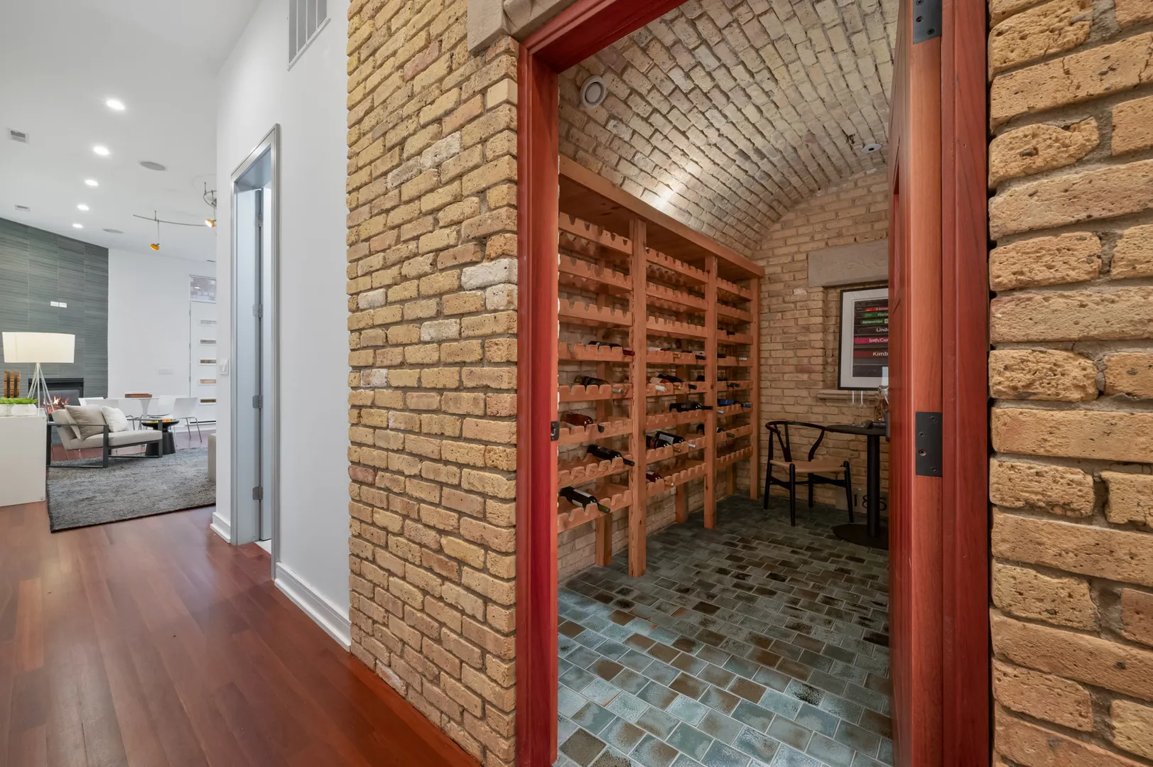 1850 W THOMAS Street IL