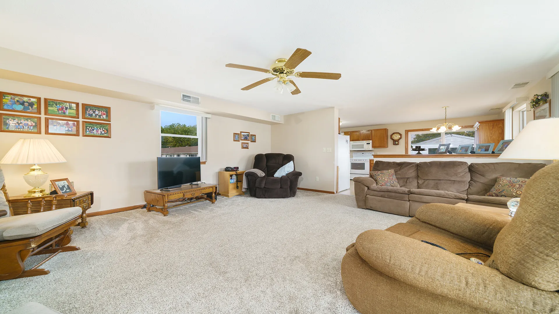 511 W Blackhawk Drive IL
