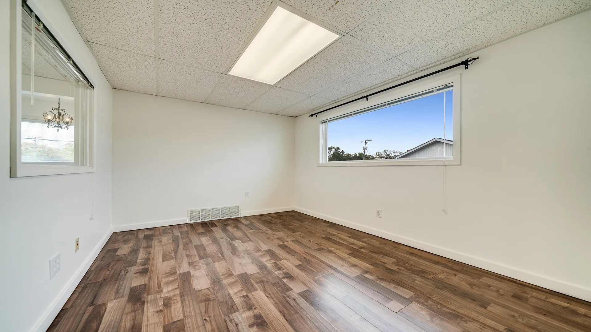 511 W Blackhawk Drive IL