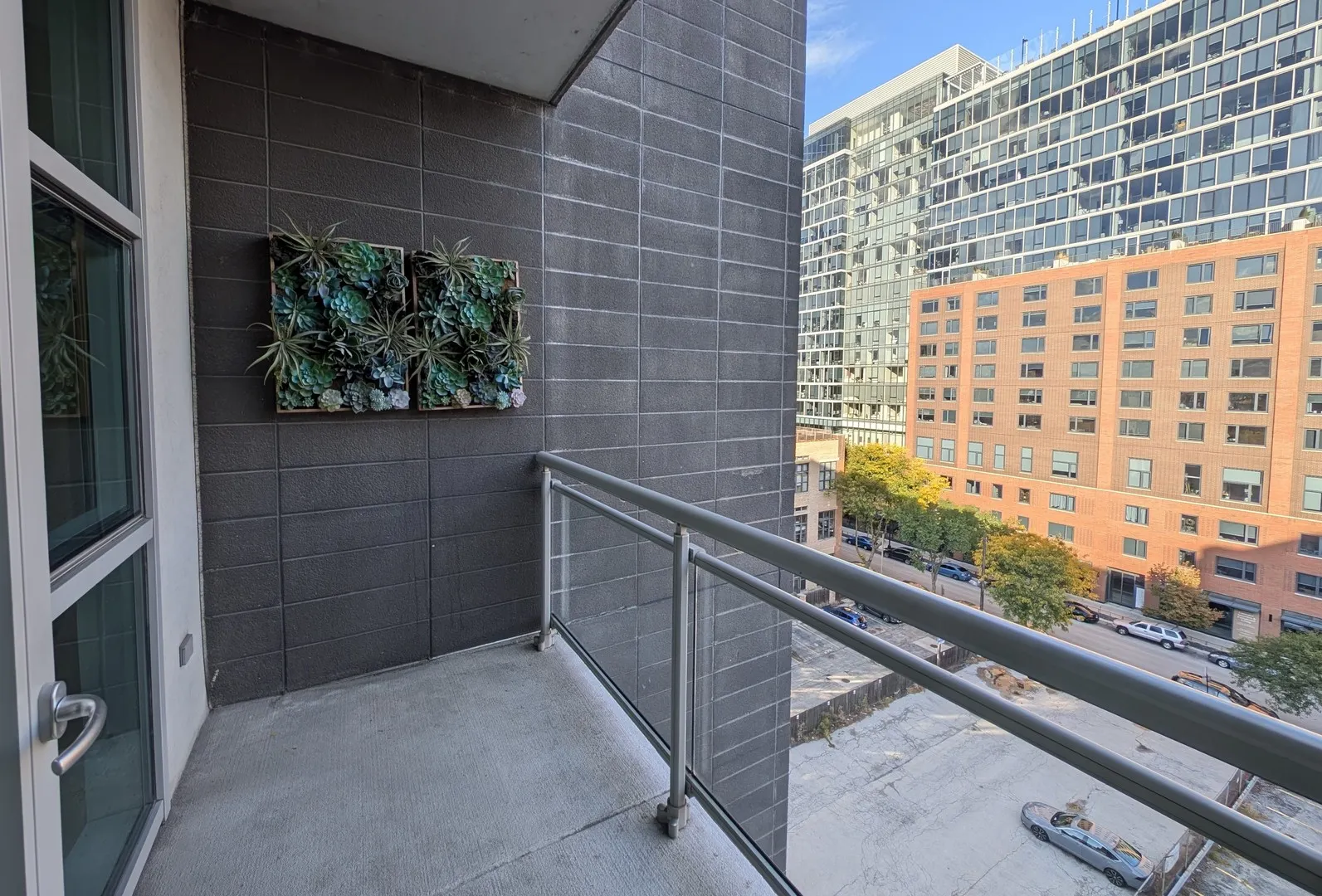 225 S Sangamon Street 702 IL