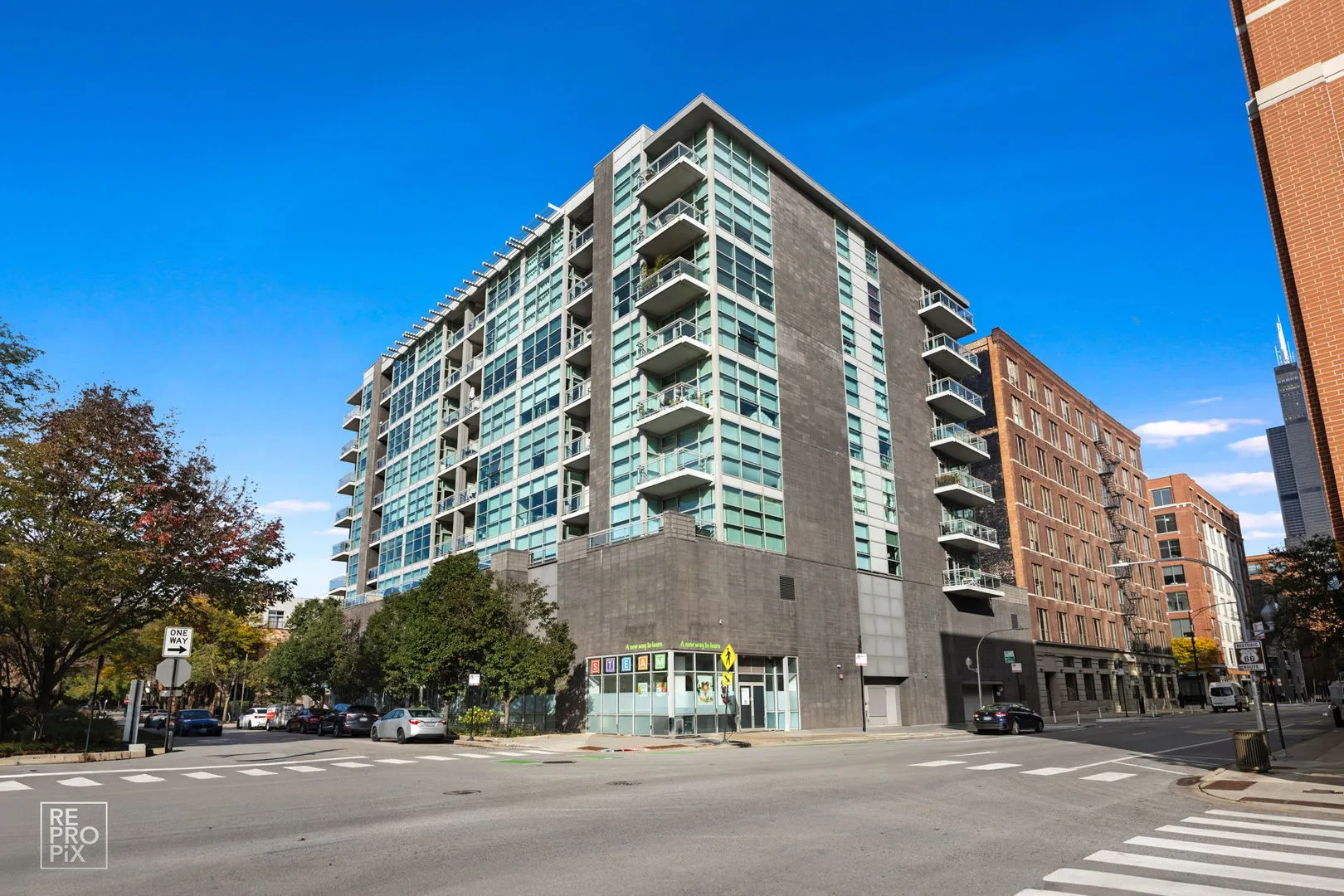 225 S Sangamon Street 702 IL