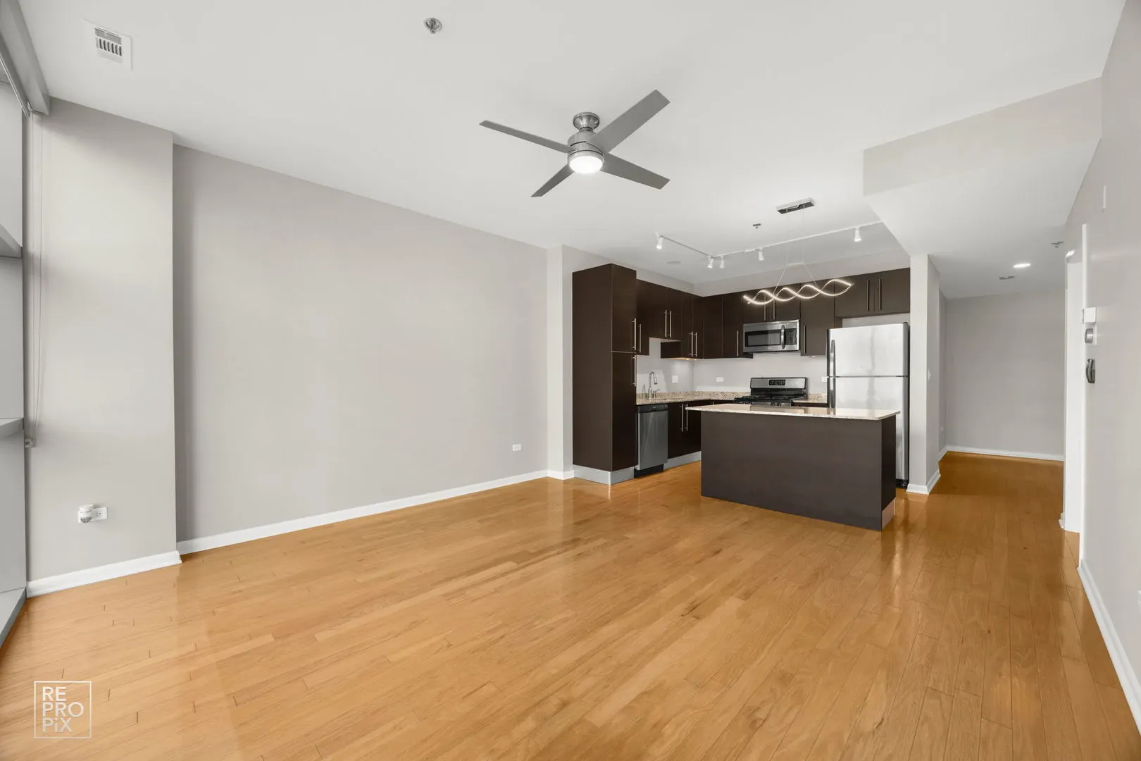 225 S Sangamon Street 702 IL