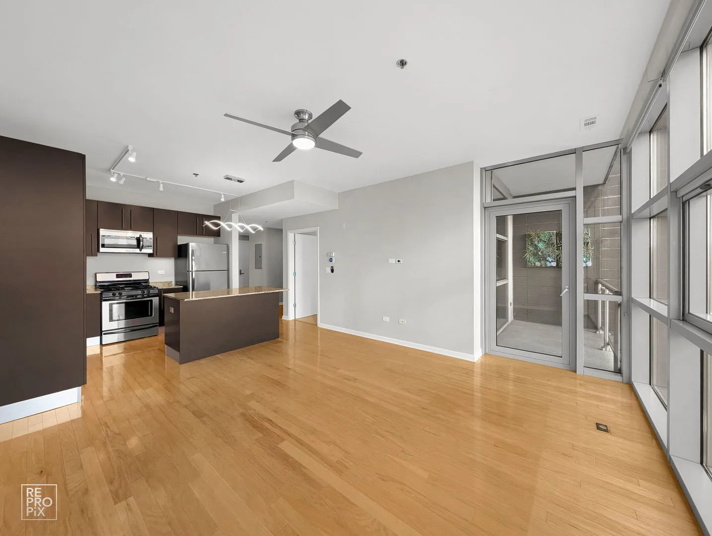 225 S Sangamon Street 702 IL