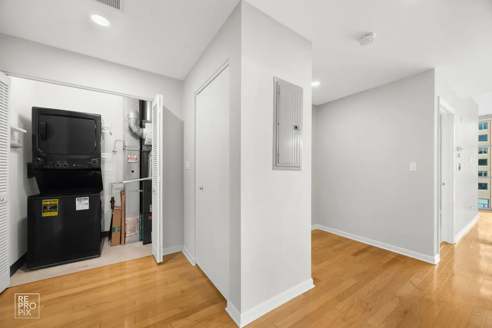 225 S Sangamon Street 702 IL