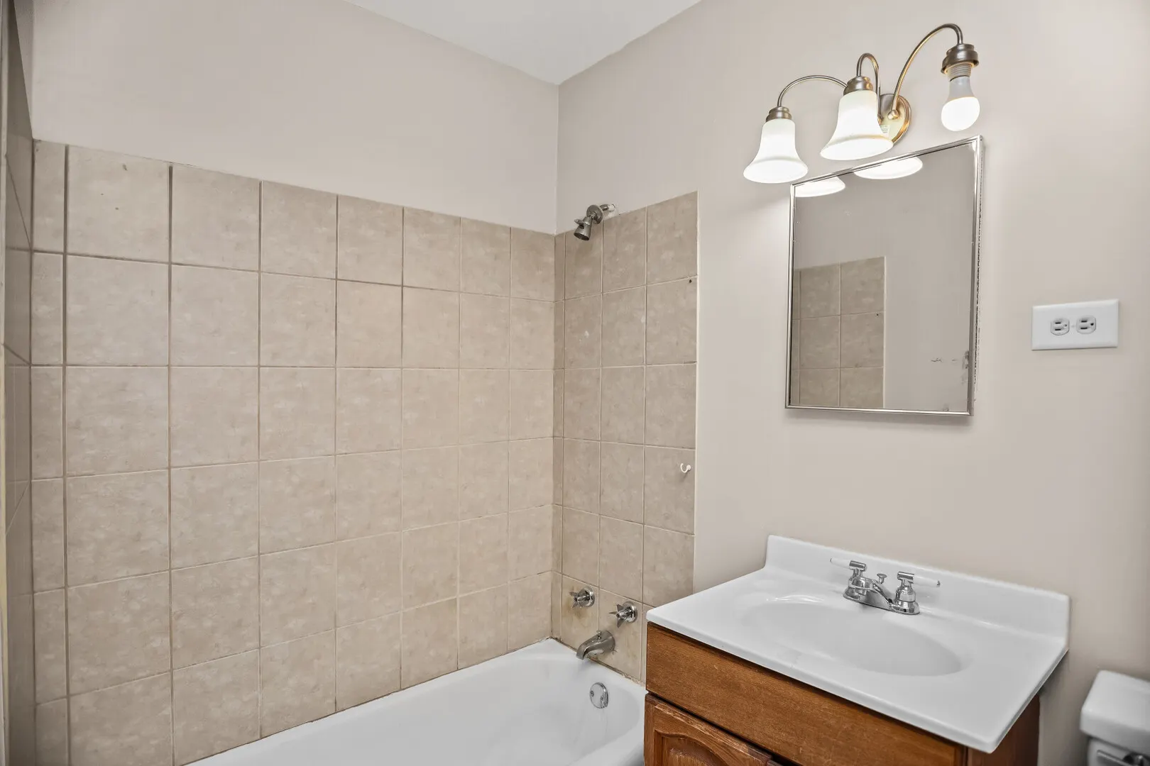 7019 N Ridge Boulevard 3A IL