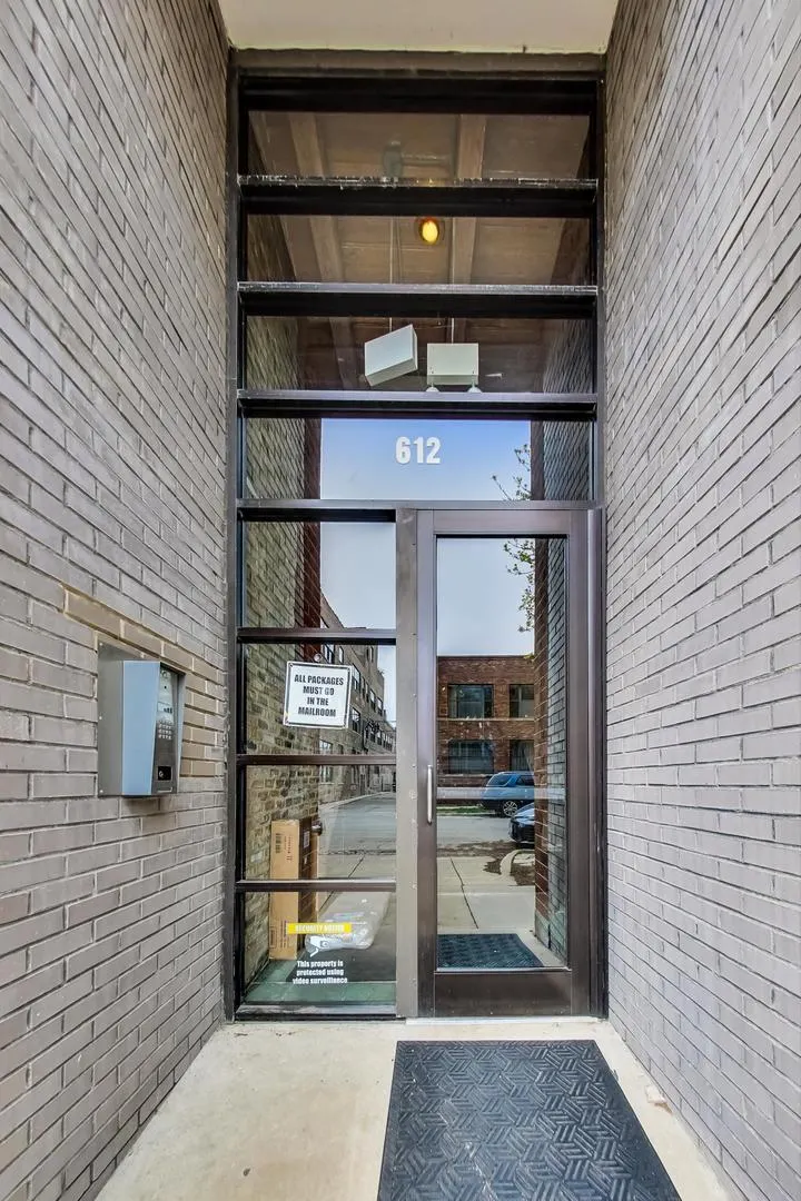 612 N Oakley Boulevard 108 IL