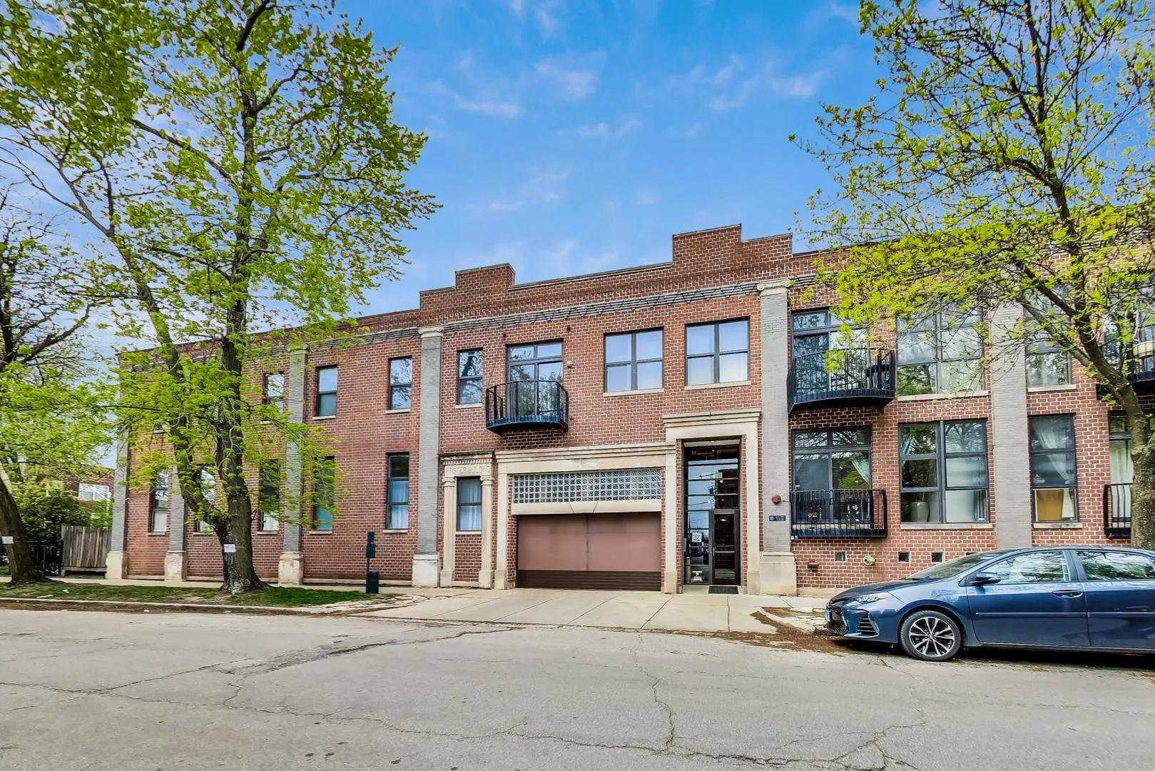 612 N Oakley Boulevard 108 IL