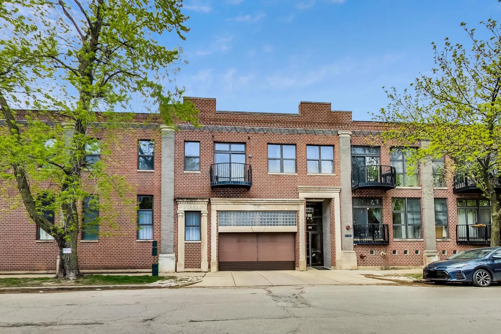 612 N Oakley Boulevard 108 IL
