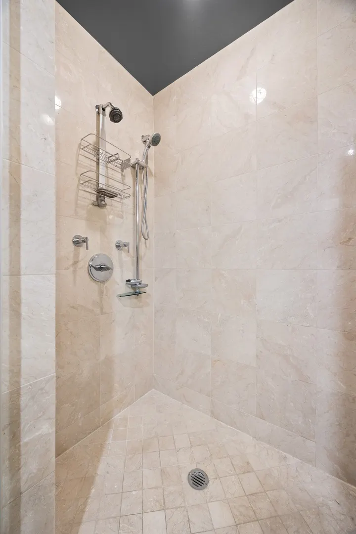 10 E Delaware Street 27E IL