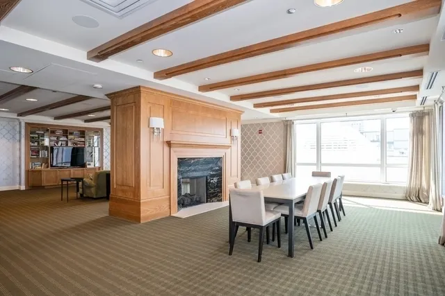 10 E Delaware Street 27E IL