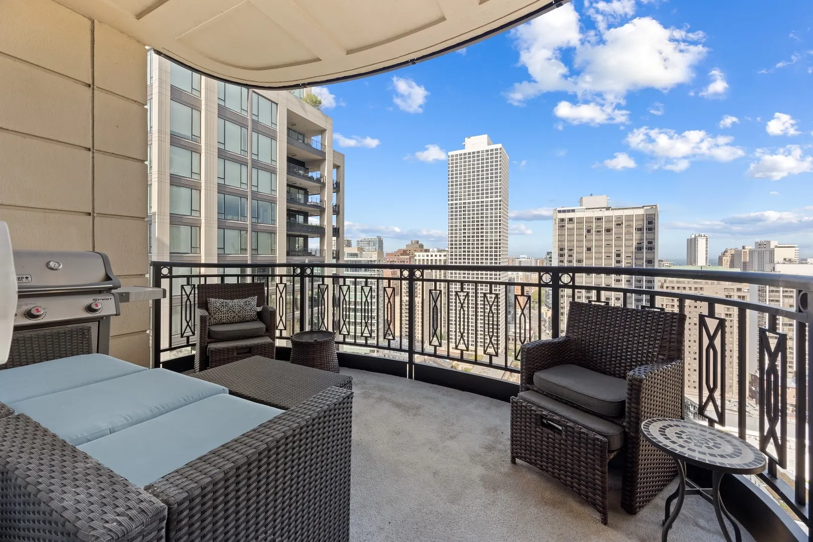10 E Delaware Street 27E IL