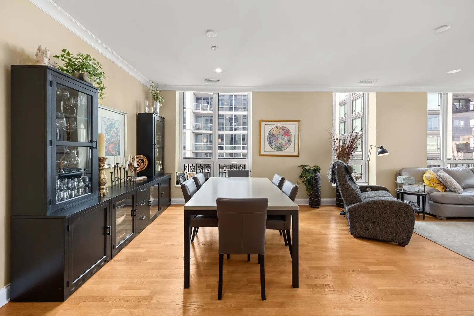10 E Delaware Street 27E IL